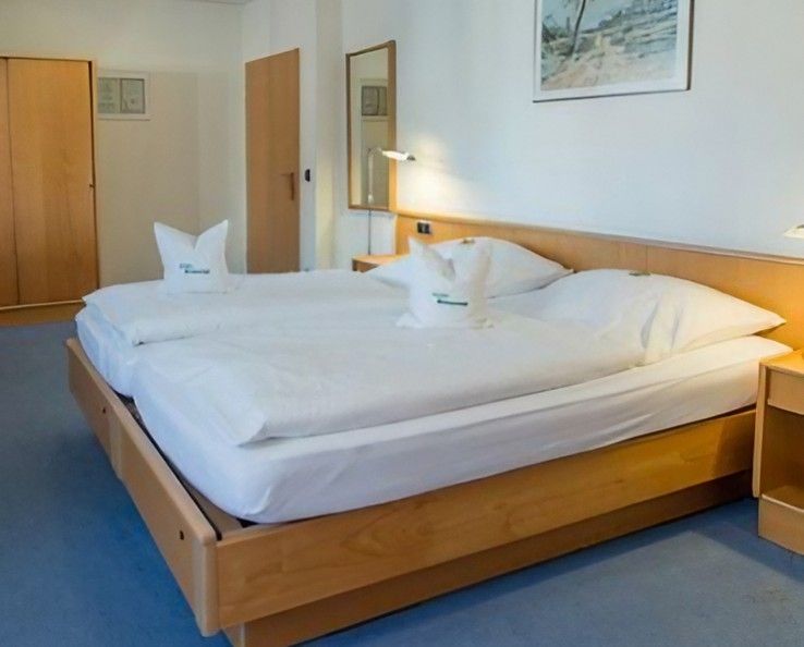 Hotelzimmer mit Doppelbett